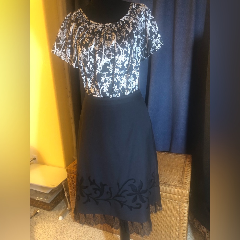 LOFT Vintage Black Skirt w/Beautiful Embroidery